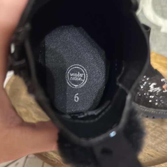 Wonder Nation Black Kids Boots with Cat Design - Picture 2 of 3